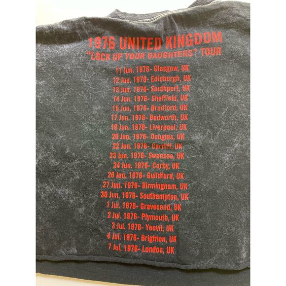 AC/DC Cropped women’s T Shirt UK Lock up Your Daughters Tour 1976 L Large - Picture 3 of 3